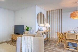 Smart TV - Vale dos Amores, a Home in Madeira (Calheta)