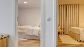 2 bedrooms, iron/ironing board, free WiFi, bed sheets