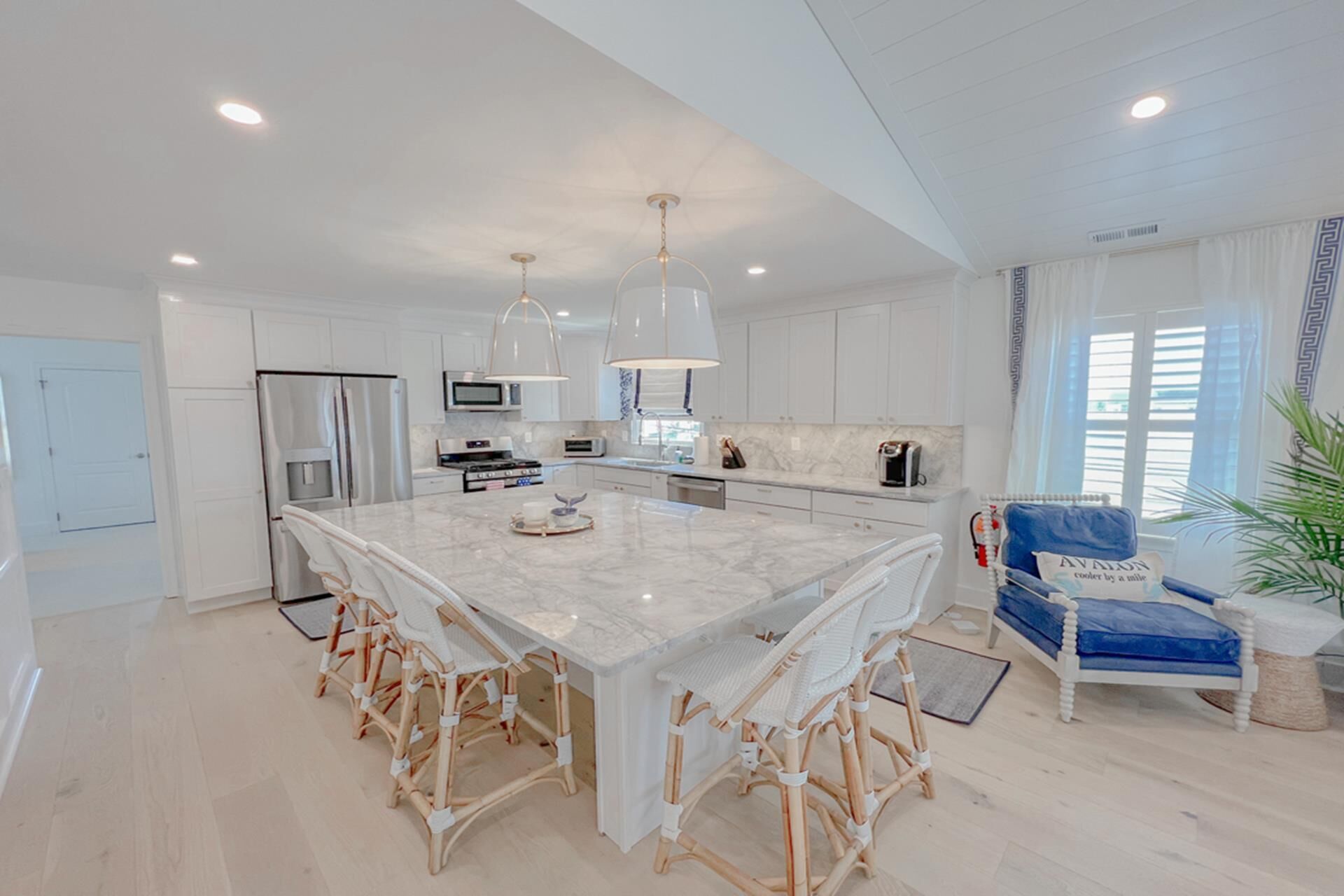 Great Condo in Downtown Avalon Just Three Blocks to the Beach.