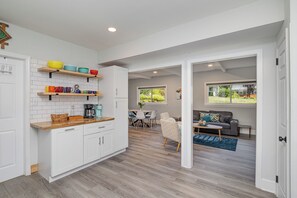 Interior - Charming 3-bedroom house with spacious backyard in enjoyable Charlotte.  (Charlotte)