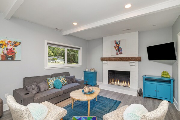 Smart TV, fireplace