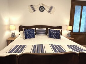 5 bedrooms, iron/ironing board, free WiFi, bed sheets