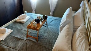 Căn hộ tiện nghi đơn giản, quang cảnh hồ bơi | 1 phòng ngủ, màn/rèm cản sáng, phòng cách âm 