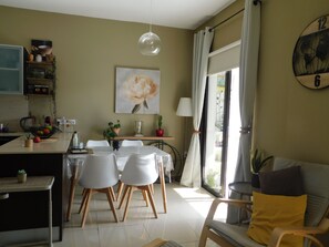 Comfort-Apartment, Poolblick | Esszimmer