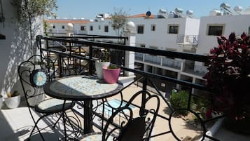 Comfort Apartment, Pool View | Lanai