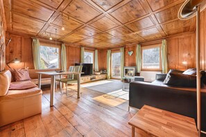 TV, DVD player - Appartment Walserstuba (Brand)