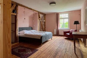 8 bedrooms, free WiFi