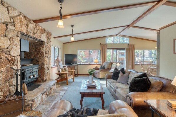 Smart TV, fireplace, offices