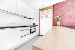 Fridge, oven, stovetop, dishwasher - Apartment Panoramic View (Bürserberg)