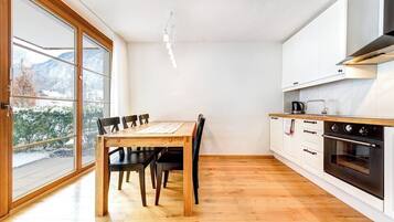 Réfrigérateur, four, plaque de cuisson, lave-vaisselle