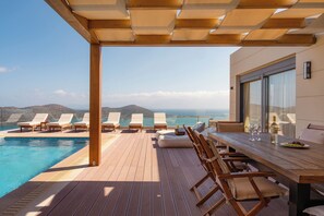 A heated pool - Enjoy Spinalonga Views at 4BR Villa Close to Beach (Agios Nikolaos)