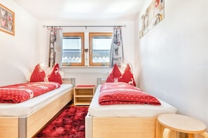 2 chambres, fer et planche à repasser