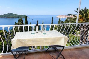 Outdoor dining - Tanja Comfortable holiday residence (Dubrovnik)