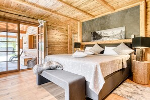 5 bedrooms, iron/ironing board