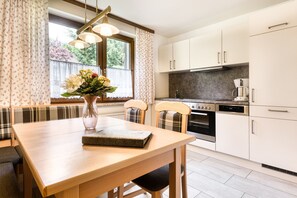 Kühlschrank, Ofen, Herdplatte, Geschirrspüler