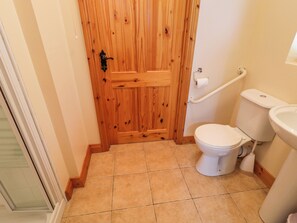 Shower - 46 DUNALINN, pet friendly, with open fire in Culdaff, County Donegal (Culdaff)