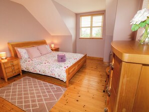 4 bedrooms, internet - 46 DUNALINN, pet friendly, with open fire in Culdaff, County Donegal (Culdaff)