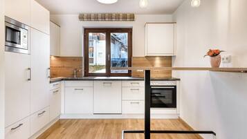 KylskÄp, mikrovÄgsugn, ugn och spishÀll