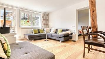 テレビ、DVD プレーヤー