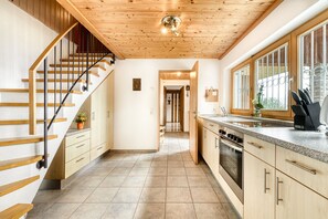 Fridge, dishwasher, coffee/tea maker, toaster