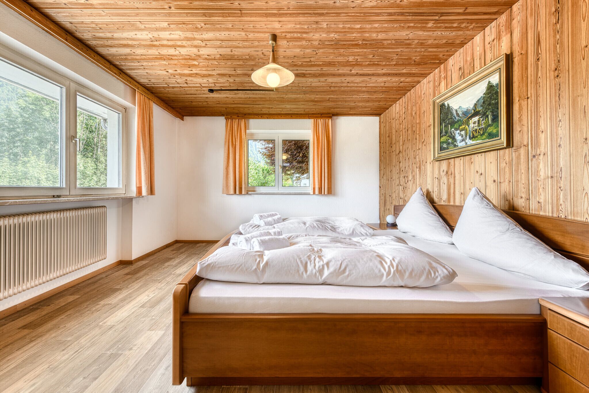 2 chambres, fer et planche à repasser, lit parapluie