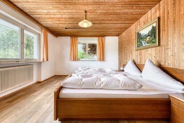 2 Schlafzimmer, Bügeleisen/Bügelbrett, Reisekinderbett