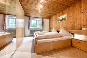 2 Schlafzimmer, Bügeleisen/Bügelbrett, Reisekinderbett