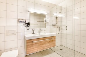 Douche, sèche-cheveux