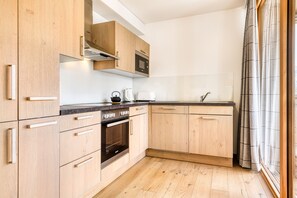 Fridge, microwave, oven, stovetop - Appartement Breithorn (Fontanella)