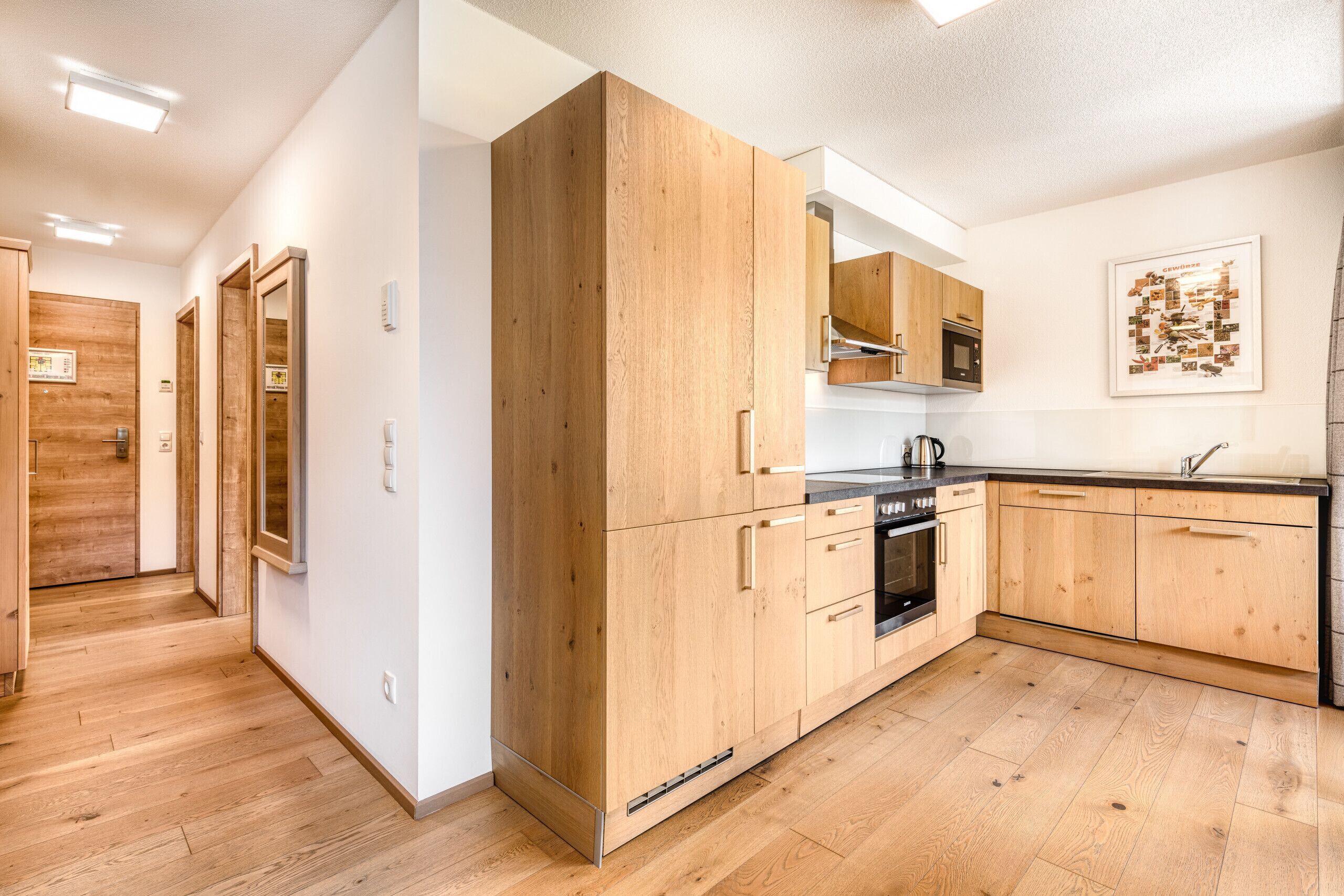 Réfrigérateur, plaque de cuisson, lave-vaisselle, cafetière/bouilloire