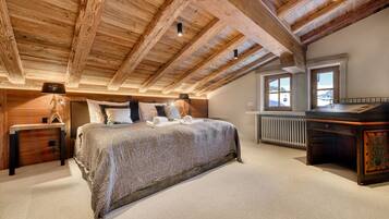 8 habitaciones y escritorio