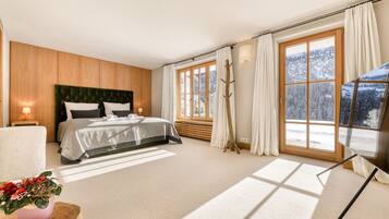 8 dormitorios y escritorio