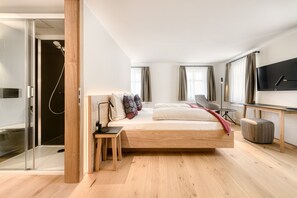 6 bedrooms, iron/ironing board