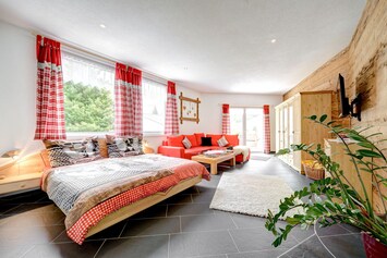 Wohnbereich Ferienwohnung Edelweiß mit zweitem Doppelbett