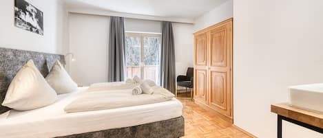 3 Schlafzimmer, Schreibtisch, BĂŒgeleisen/BĂŒgelbrett, kostenloses WLAN