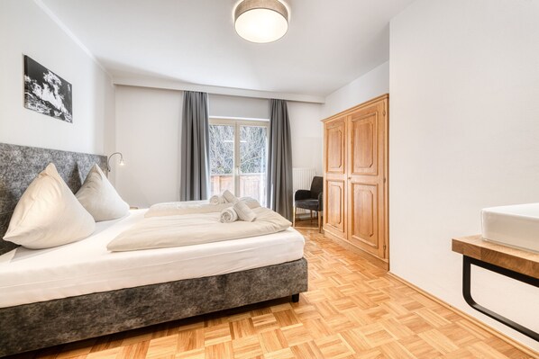 3 bedrooms, iron/ironing board, free WiFi