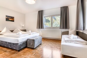 3 bedrooms, iron/ironing board, free WiFi