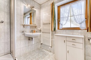 Douche, sĂšche-cheveux