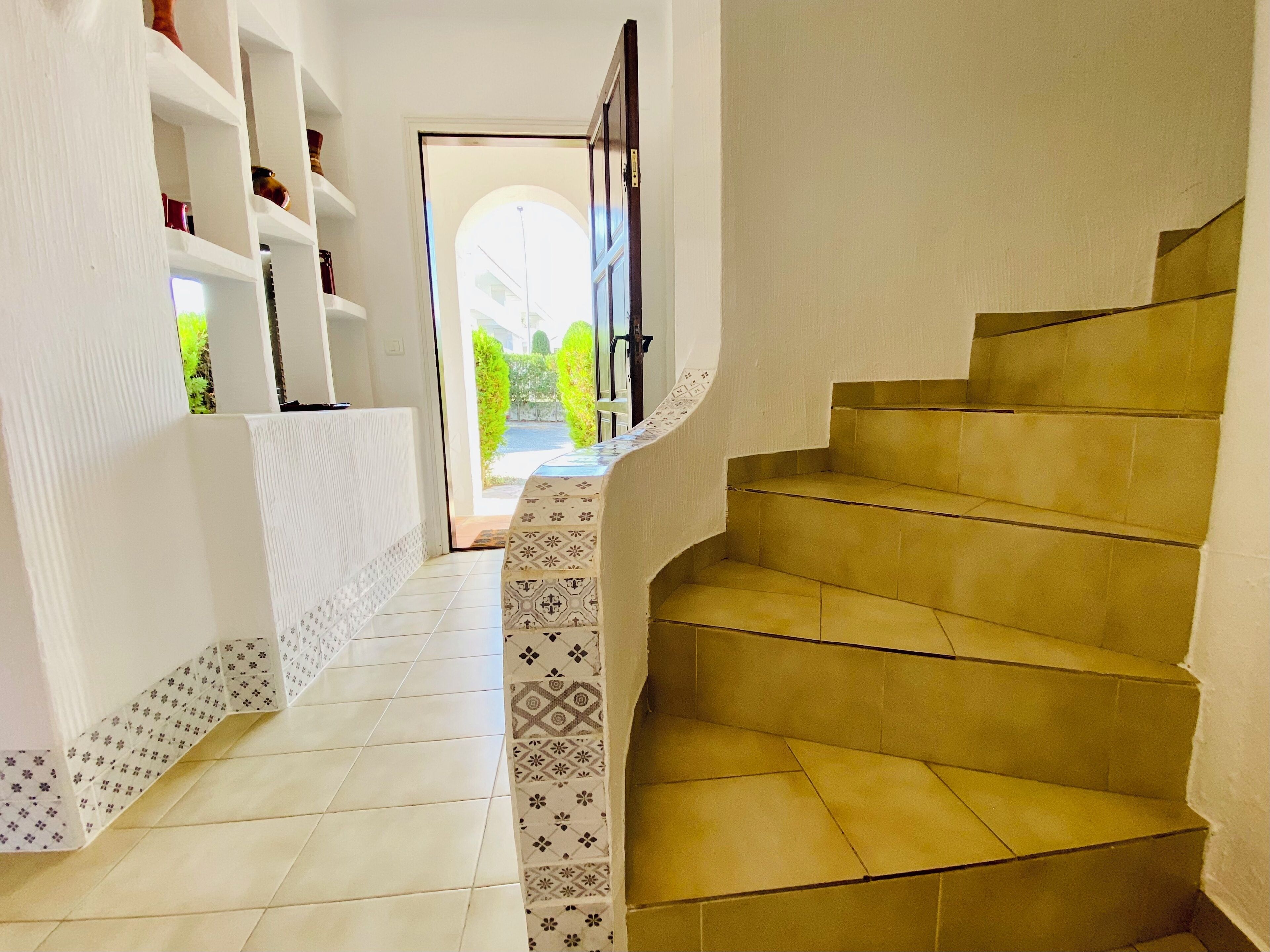 المنشأة من الداخل