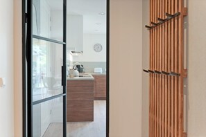 Interior - This holiday home combines luxury and comfort with a tranquil location in the charming Alexanderpark, perfect for a relaxing vacation. (Ouddorp)