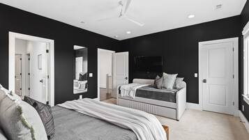 4 bedrooms, desk, iron/ironing board, free WiFi