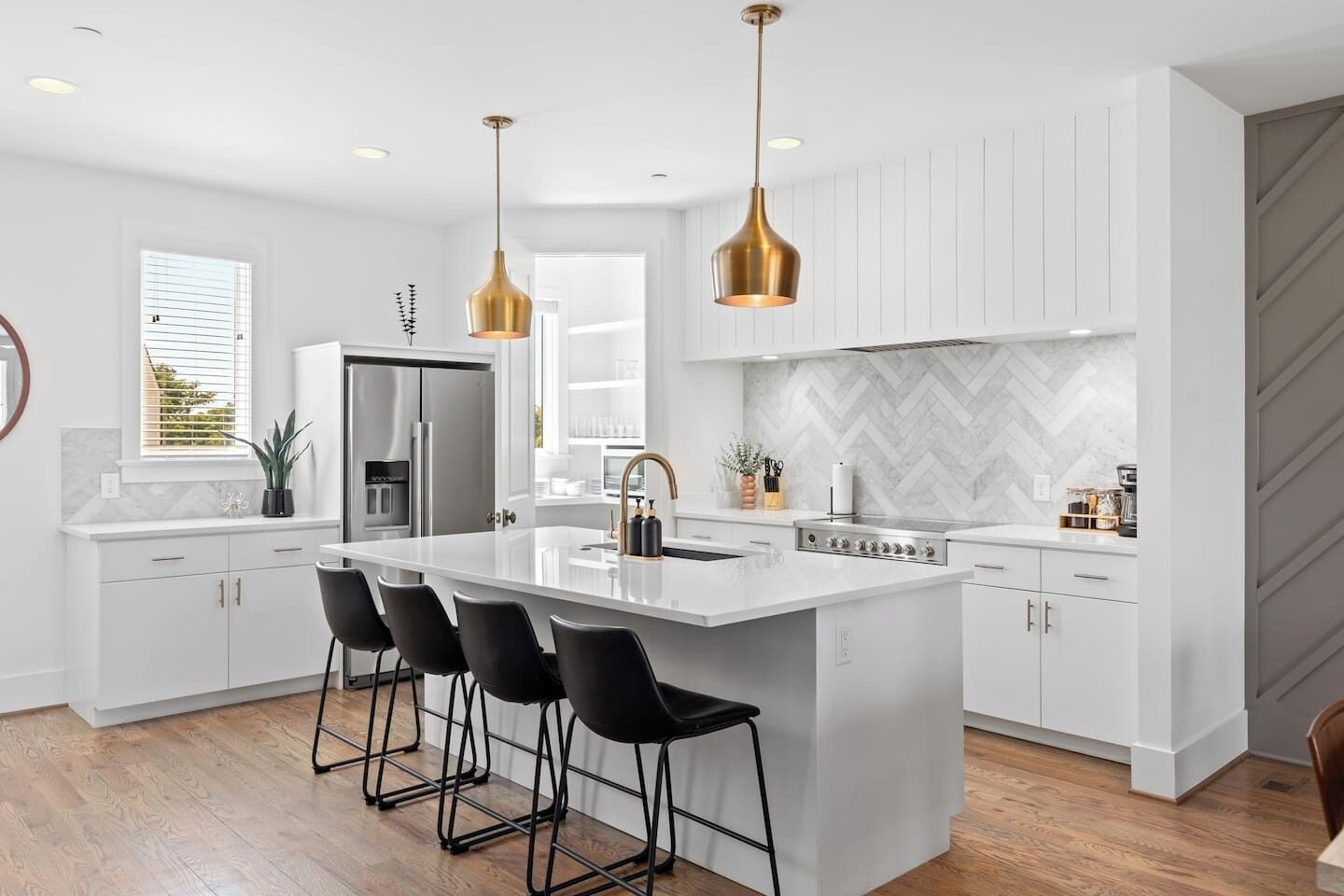 Køleskab, mikrobølgeovn, ovn, kogeplade