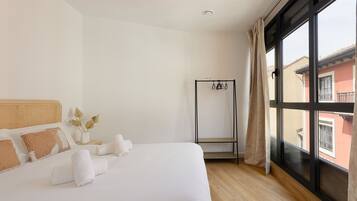 Iron/ironing board, WiFi (free), bed sheets