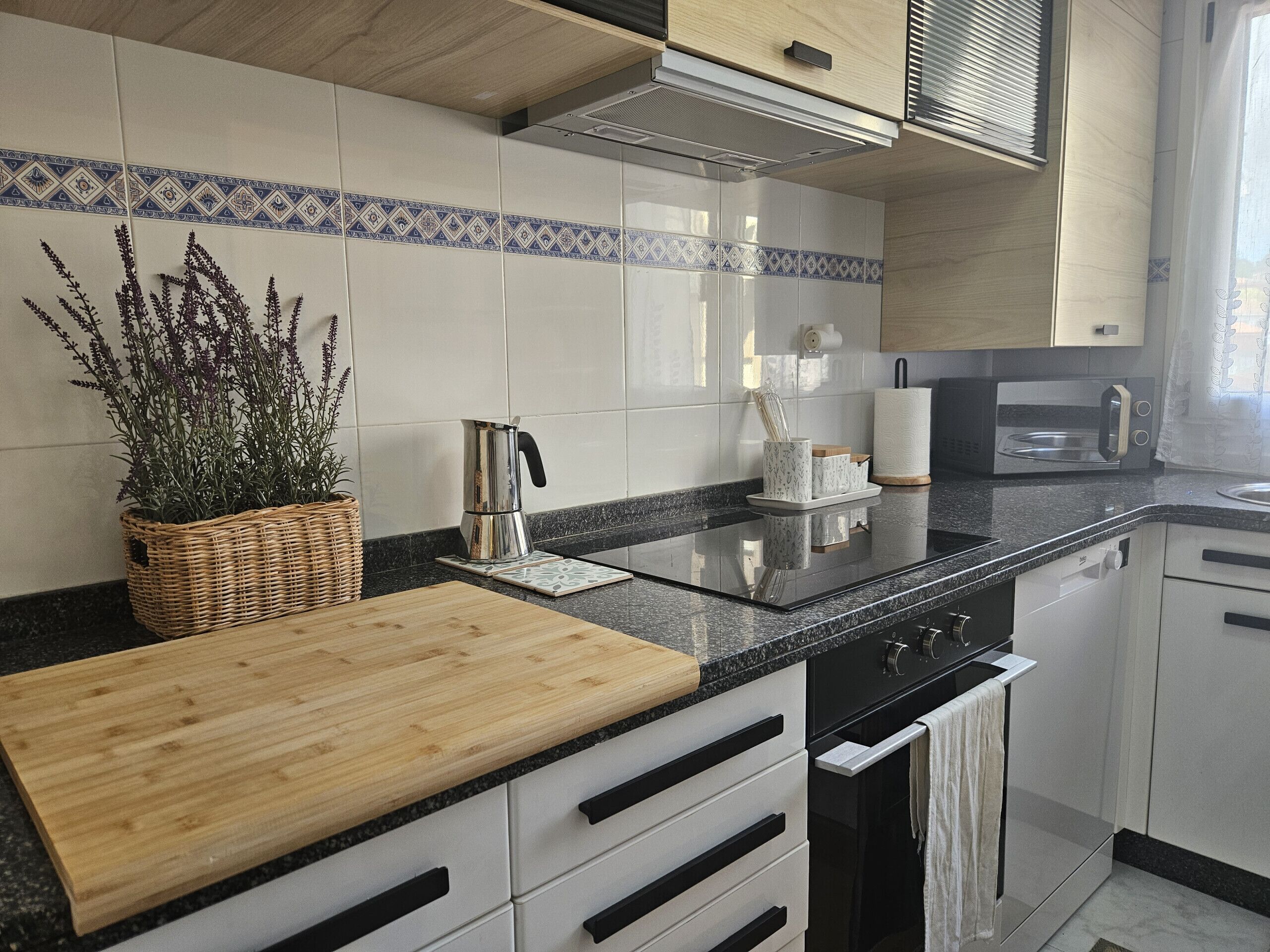 Refrigerador, microondas, horno y lavavajillas 