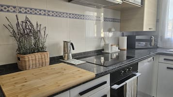 Refrigerador, microondas, horno y lavavajillas