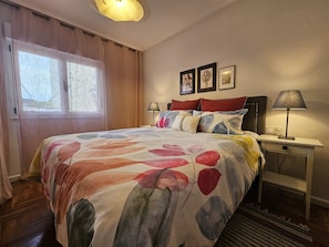 2 bedrooms, iron/ironing board, free WiFi, bed sheets