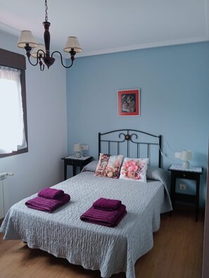 3 bedrooms, iron/ironing board, bed sheets - 13A05 La Casina en Sebreño (Ribadesella)