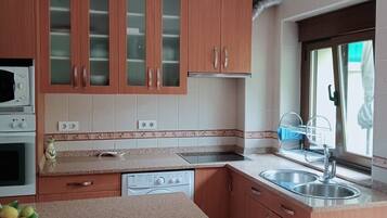 Fridge, microwave, oven, coffee/tea maker