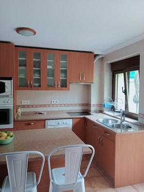 Fridge, microwave, oven, coffee/tea maker