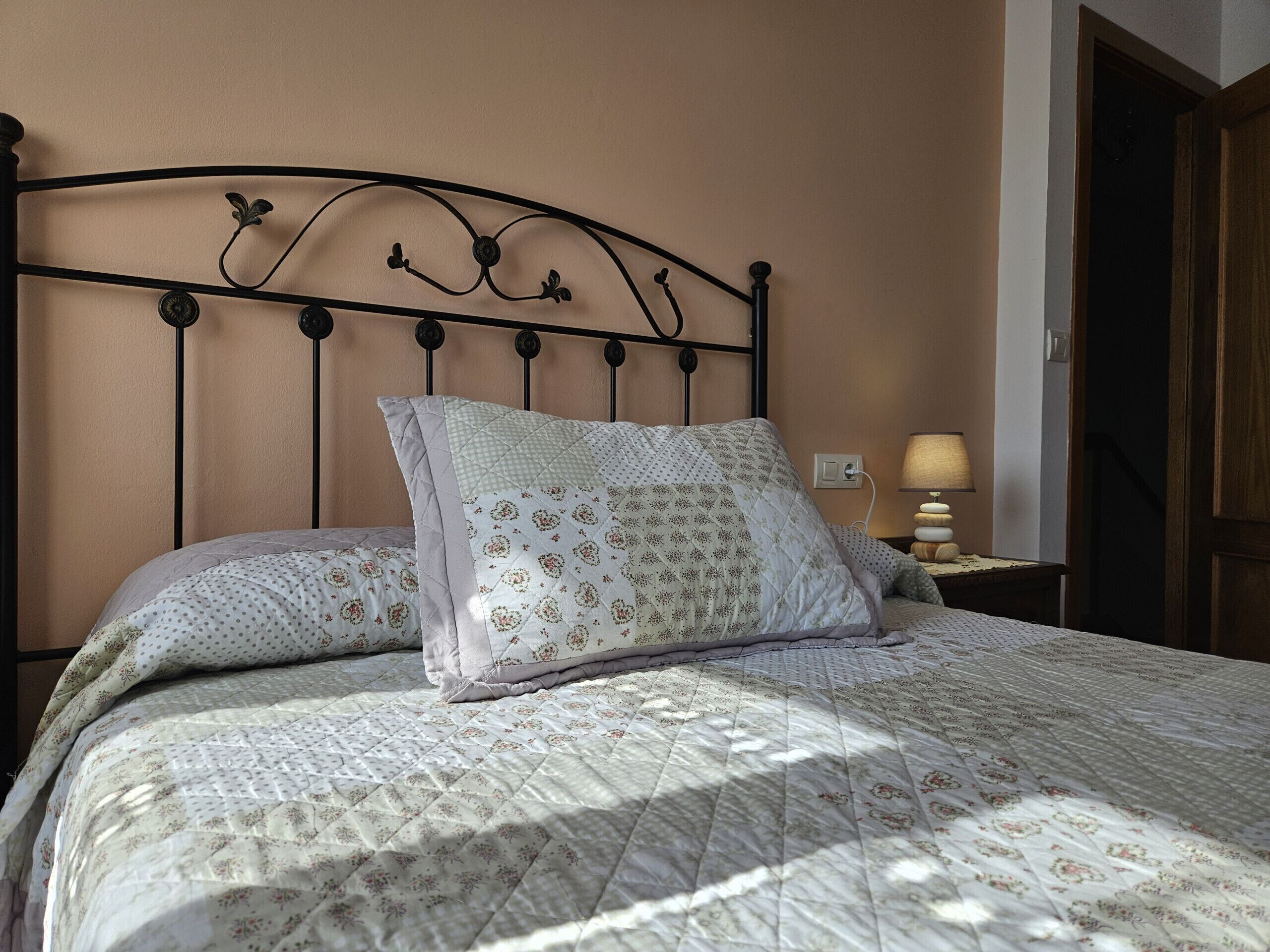 3 bedrooms, iron/ironing board, bed sheets